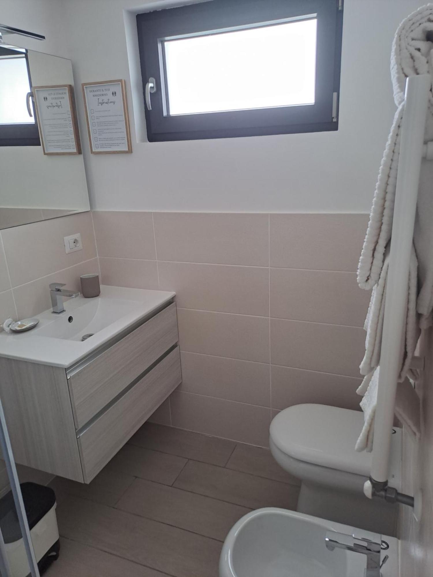 Fiumicino Airport Sunflower Room Ngoại thất bức ảnh